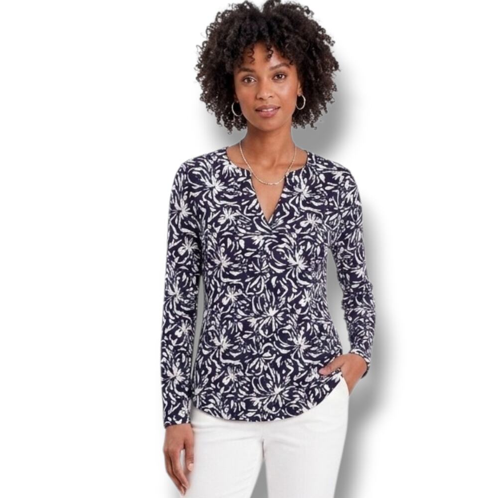 TravelSmith Navy & White Floral Long Sleeve V-Neck Top – Petite Medium